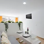 319 Modern Accommodation,sea View And Pool