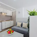 319 Modern Accommodation,sea View And Pool Lägenhet *