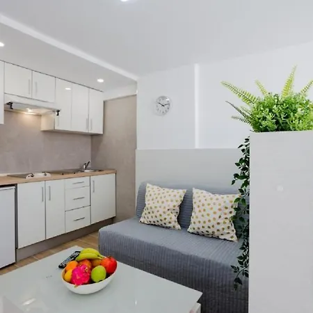 319 Modern Accommodation,sea View And Pool شقة *