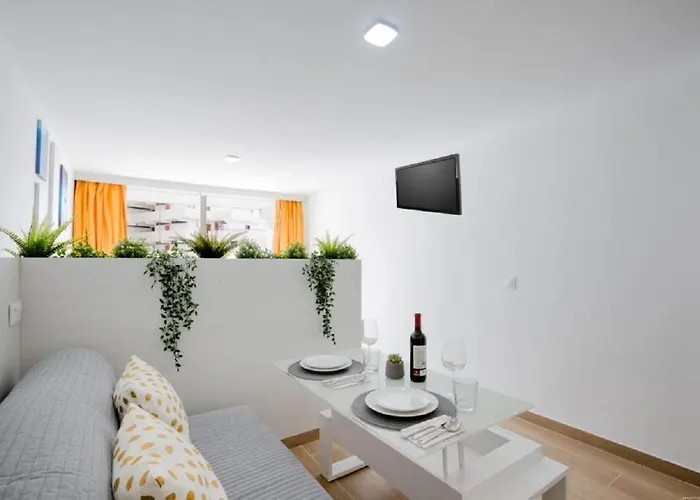 319 Modern Accommodation,sea View And Pool