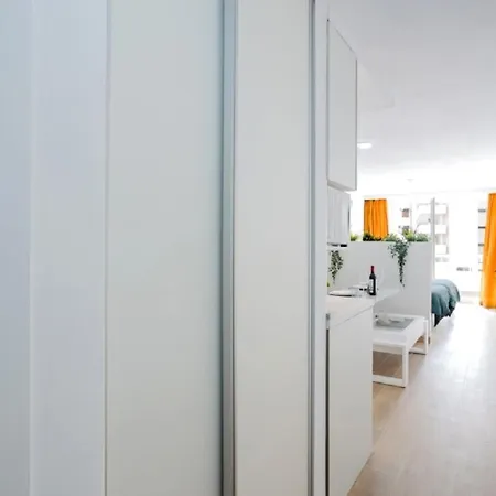 Apartment 319 Modern Accommodation,sea View And Pool